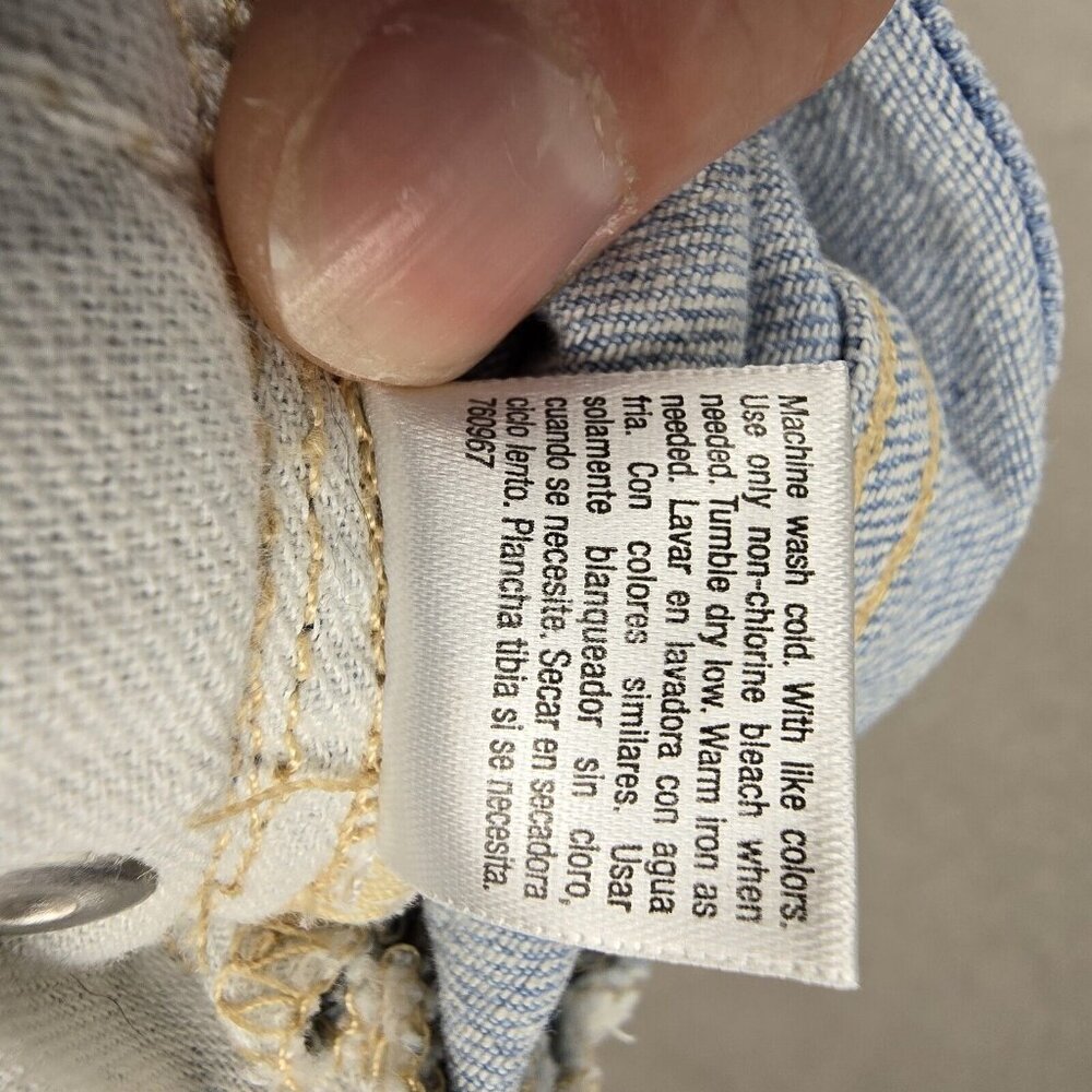 A New Approach Jeans Womens Size 16 Cropped Capri Light Wash Distressed Casual - Picture 11 of 13